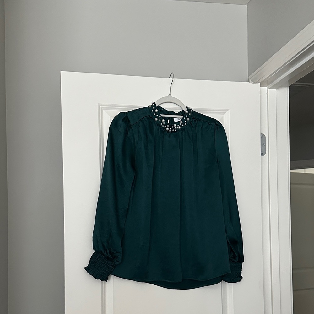 Avara Elegant Green Pearl Women's Top